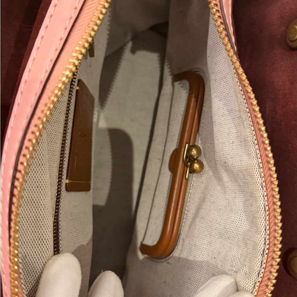 Coach 1941 Rogue 31 With Tea Rose Rivets Peony - Picture 7 of 15